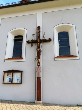 067 Kirche in Morsbach mit Arma-Christi-Kreuz